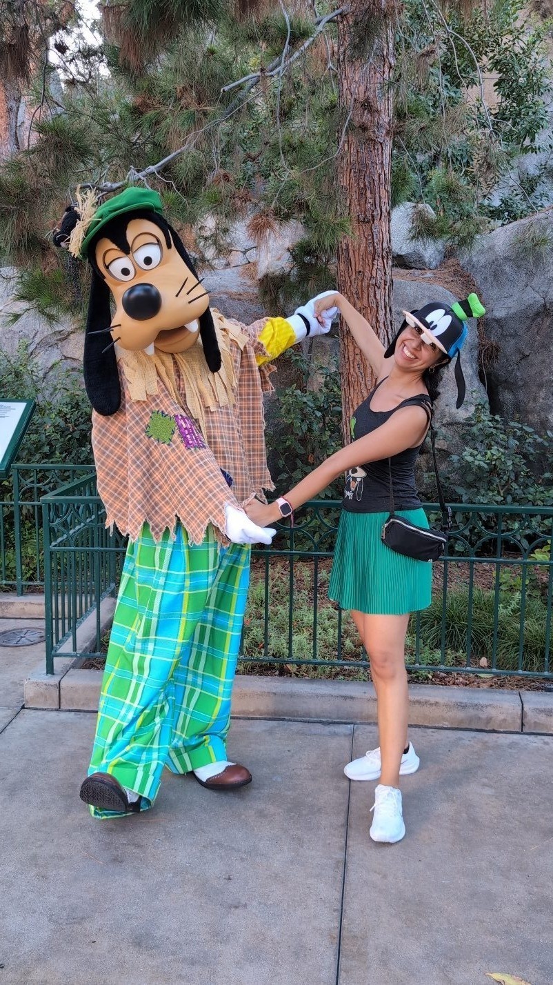 Goofy posing with a guest.